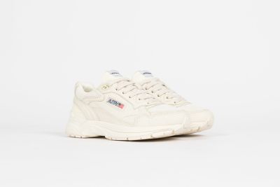 スニーカー AUTRY SNEAKER (HYLW GP01) Autry Medalist Low Bicolor Sneakers In White And Black Leather